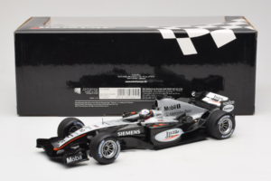 McLaren MP4-19 Mercedes J.P. Montoya Test Car 2005 Minichamps 1:18 533051880 Diecast — photo 6 of 7