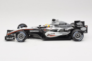 McLaren MP4-20 Mercedes #10 J.P. Montoya F1 2005 Minichamps 1:18 B66962338 Diecast — photo 3 of 6