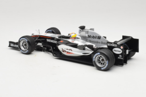 McLaren MP4-20 Mercedes #10 J.P. Montoya F1 2005 Minichamps 1:18 B66962338 Diecast — photo 5 of 6