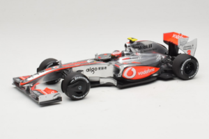 McLaren MP4-24 Mercedes #2 H. Kovalainen F1 2009 Dealer Edition Minichamps 1:18 B66960041 Diecast