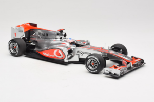 McLaren MP4-25 Mercedes #1 J. Button Vodafone McLaren Showcar F1 2010 Minichamps 1:18 530101801 Diecast — photo 4 of 7