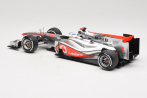 McLaren MP4-25 Mercedes #1 J. Button Vodafone McLaren Showcar F1 2010 Minichamps 1:18 530101801 Diecast — photo 5 of 7