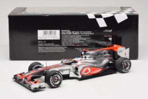 McLaren MP4-25 Mercedes #1 J. Button Vodafone McLaren Showcar F1 2010 Minichamps 1:18 530101801 Diecast — photo 6 of 7