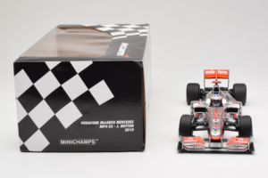 McLaren MP4-25 Mercedes #1 J. Button Vodafone McLaren Showcar F1 2010 Minichamps 1:18 530101801 Diecast — photo 7 of 7