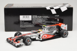 McLaren MP4-25 Mercedes #2 L. Hamilton Vodafone McLaren F1 2010 Minichamps 1:18 530101802 Diecast — photo 6 of 7