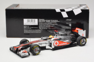 McLaren MP4-26 Mercedes #3 L. Hamilton Vodafone McLaren F1 2011 Minichamps 1:18 530111803 Diecast — photo 6 of 7