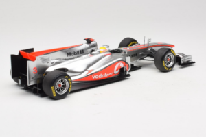 McLaren MP4-26 Mercedes #3 L. Hamilton Vodafone McLaren Showcar F1 2011 Minichamps 1:18 530111873 Diecast — photo 2 of 7