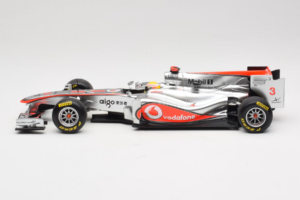 McLaren MP4-26 Mercedes #3 L. Hamilton Vodafone McLaren Showcar F1 2011 Minichamps 1:18 530111873 Diecast — photo 3 of 7