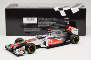 McLaren MP4-27 Mercedes #3 J. Button Vodafone McLaren Showcar F1 2012 Minichamps 1:18 530121873 Diecast — photo 6 of 7