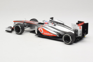 McLaren MP4-28 Mercedes #5 J. Button Vodafone McLaren F1 2013 Minichamps 1:18 530131805 Diecast — photo 5 of 7