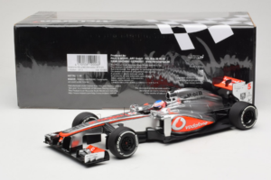 McLaren MP4-28 Mercedes #5 J. Button Vodafone McLaren F1 2013 Minichamps 1:18 530131805 Diecast — photo 6 of 7