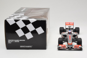 McLaren MP4-28 Mercedes #5 J. Button Vodafone McLaren F1 2013 Minichamps 1:18 530131805 Diecast — photo 7 of 7