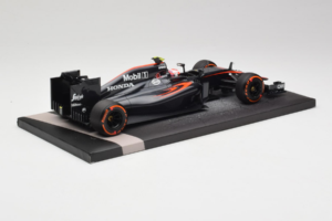 McLaren MP4-30 Honda #22 J. Button McLaren Honda F1 Team Spanish Grand Prix 2015 Minichamps 1:18 537151122 Diecast — photo 3 of 7