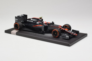 McLaren MP4-30 Honda #22 J. Button McLaren Honda F1 Team Spanish Grand Prix 2015 Minichamps 1:18 537151122 Diecast — photo 4 of 7