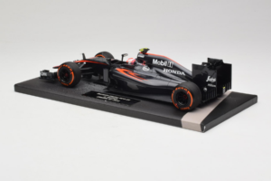 McLaren MP4-30 Honda #22 J. Button McLaren Honda F1 Team Spanish Grand Prix 2015 Minichamps 1:18 537151122 Diecast — photo 5 of 7