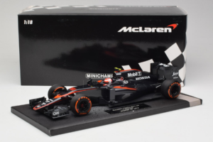 McLaren MP4-30 Honda #22 J. Button McLaren Honda F1 Team Spanish Grand Prix 2015 Minichamps 1:18 537151122 Diecast — photo 7 of 7