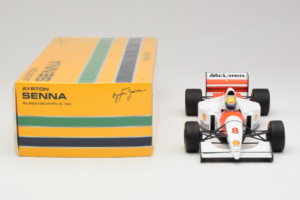 McLaren MP4/8 Ford #8 A. Senna Marlboro McLaren 1993 Minichamps 1:18 540931808 Diecast — photo 6 of 7