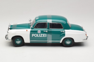 Mercedes 180 Ponton Polizei Revell 1:18 08863 Diecast — photo 3 of 6