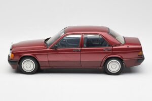Mercedes 190E W201 2.0 Red Dealer Edition AUTOart 1:18 B66040383 Diecast — photo 4 of 8