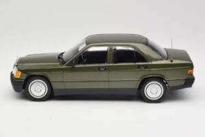 Mercedes 190E W201 Green Metallic Minichamps 1:18 155037001 Diecast — photo 3 of 6