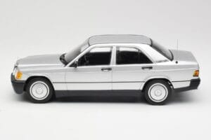 Mercedes 190E W201 Silver Minichamps 1:18 155037004 Diecast — photo 3 of 6