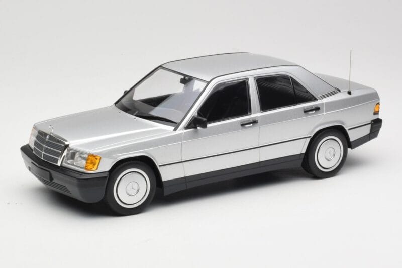 Mercedes 190E W201 Silver Minichamps 1:18 155037004 Diecast