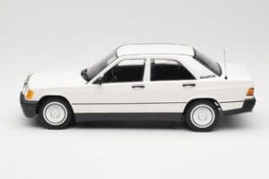 Mercedes 190E W201 White Minichamps 1:18 155037002 Diecast — photo 3 of 6
