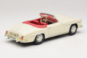 Mercedes 190SL White Maisto 1:18 50274 Diecast — photo 3 of 8