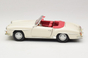 Mercedes 190SL White Maisto 1:18 50274 Diecast — photo 4 of 8