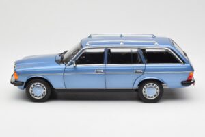 Mercedes 200 S123 T-Model Diamond Blue Dealer Edition Norev 1:18 B66040671 Diecast — photo 4 of 8