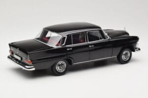 Mercedes 200 W110 Black Norev 1:18 183574 Diecast — photo 3 of 8