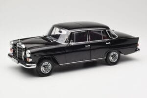 Mercedes 200 W110 Black Norev 1:18 183574 Diecast