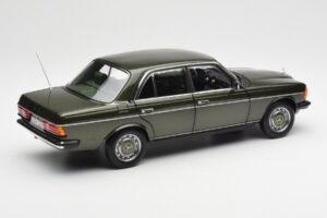 Mercedes 200 W123 Cypress Green Metallic Dealer Edition Norev 1:18 B66040654 Diecast — photo 3 of 8