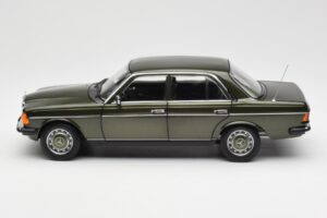 Mercedes 200 W123 Cypress Green Metallic Dealer Edition Norev 1:18 B66040654 Diecast — photo 4 of 8