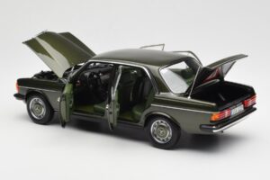 Mercedes 200 W123 Cypress Green Metallic Dealer Edition Norev 1:18 B66040654 Diecast — photo 5 of 8