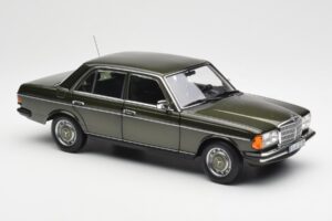 Mercedes 200 W123 Cypress Green Metallic Dealer Edition Norev 1:18 B66040654 Diecast — photo 6 of 8