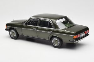 Mercedes 200 W123 Cypress Green Metallic Dealer Edition Norev 1:18 B66040654 Diecast — photo 7 of 8