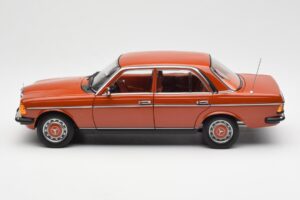 Mercedes 200 W123 English Red Dealer Edition Norev 1:18 B66040653 Diecast — photo 4 of 8