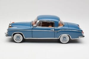 Mercedes 220 SE W128 Blue Sun Star 1:18 3561 Diecast — photo 4 of 8