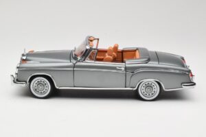 Mercedes 220 SE W128 Convertible Grey Metallic Sun Star 1:18 3352-M1 Diecast — photo 4 of 8