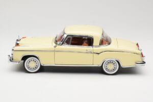 Mercedes 220 SE W128 Coupe Beige Sun Star 1:18 3562 Diecast — photo 4 of 8