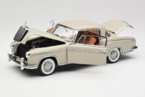 Mercedes 220 SE W128 Coupe Light Grey Sun Star 1:18 3568 Diecast — photo 2 of 8