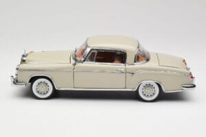 Mercedes 220 SE W128 Coupe Light Grey Sun Star 1:18 3568 Diecast — photo 4 of 8