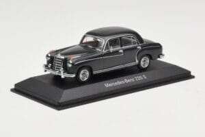 Mercedes 220S W180 Light Grey Minichamps 1:43 B66040534 Diecast — photo 2 of 4