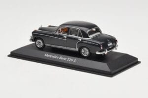 Mercedes 220S W180 Light Grey Minichamps 1:43 B66040534 Diecast — photo 3 of 4