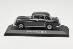 Mercedes 220S W180 Light Grey Minichamps 1:43 B66040534 Diecast