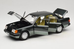 Mercedes 230E W124 Night Green Metallic Norev 1:18 183952 Diecast — photo 2 of 8