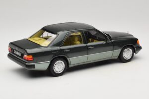 Mercedes 230E W124 Night Green Metallic Norev 1:18 183952 Diecast — photo 3 of 8