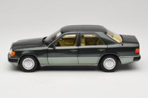 Mercedes 230E W124 Night Green Metallic Norev 1:18 183952 Diecast — photo 4 of 8