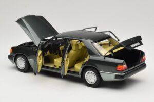 Mercedes 230E W124 Night Green Metallic Norev 1:18 183952 Diecast — photo 5 of 8